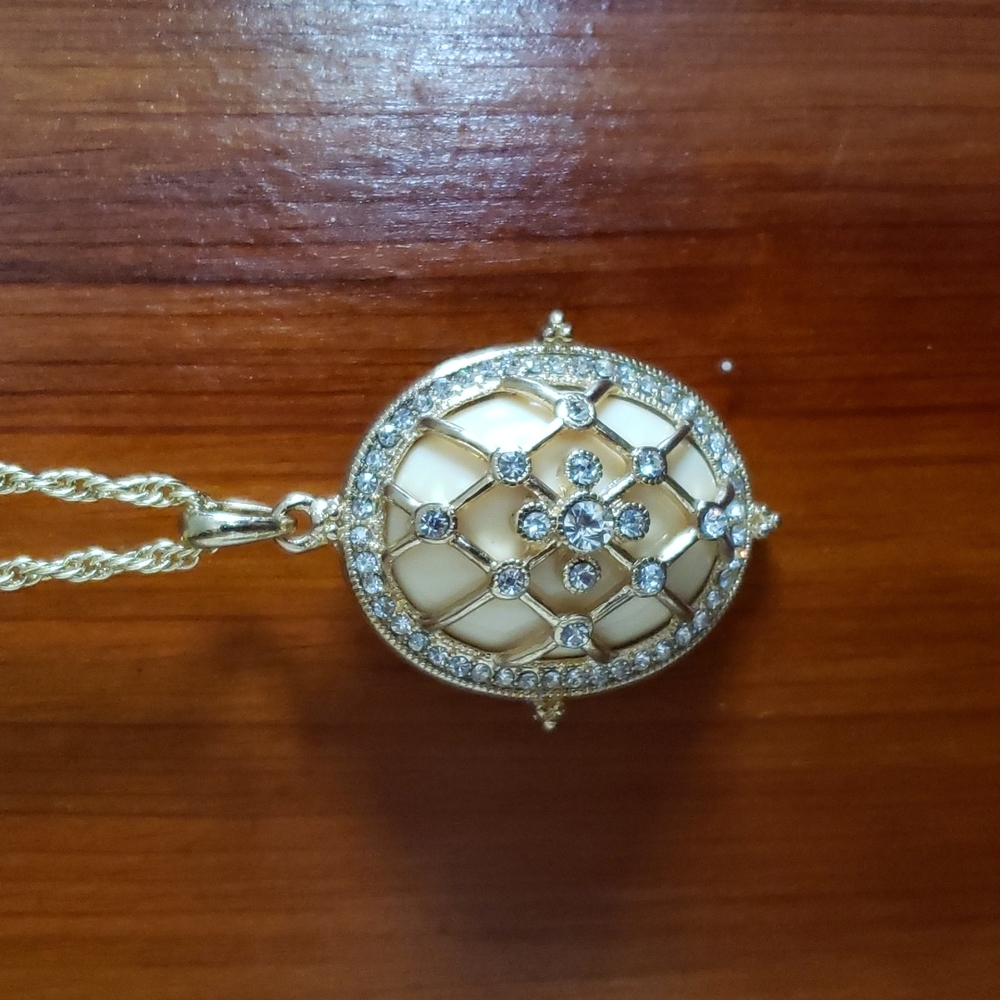 Marilyn Schiff Rhinestone Pendant Necklace